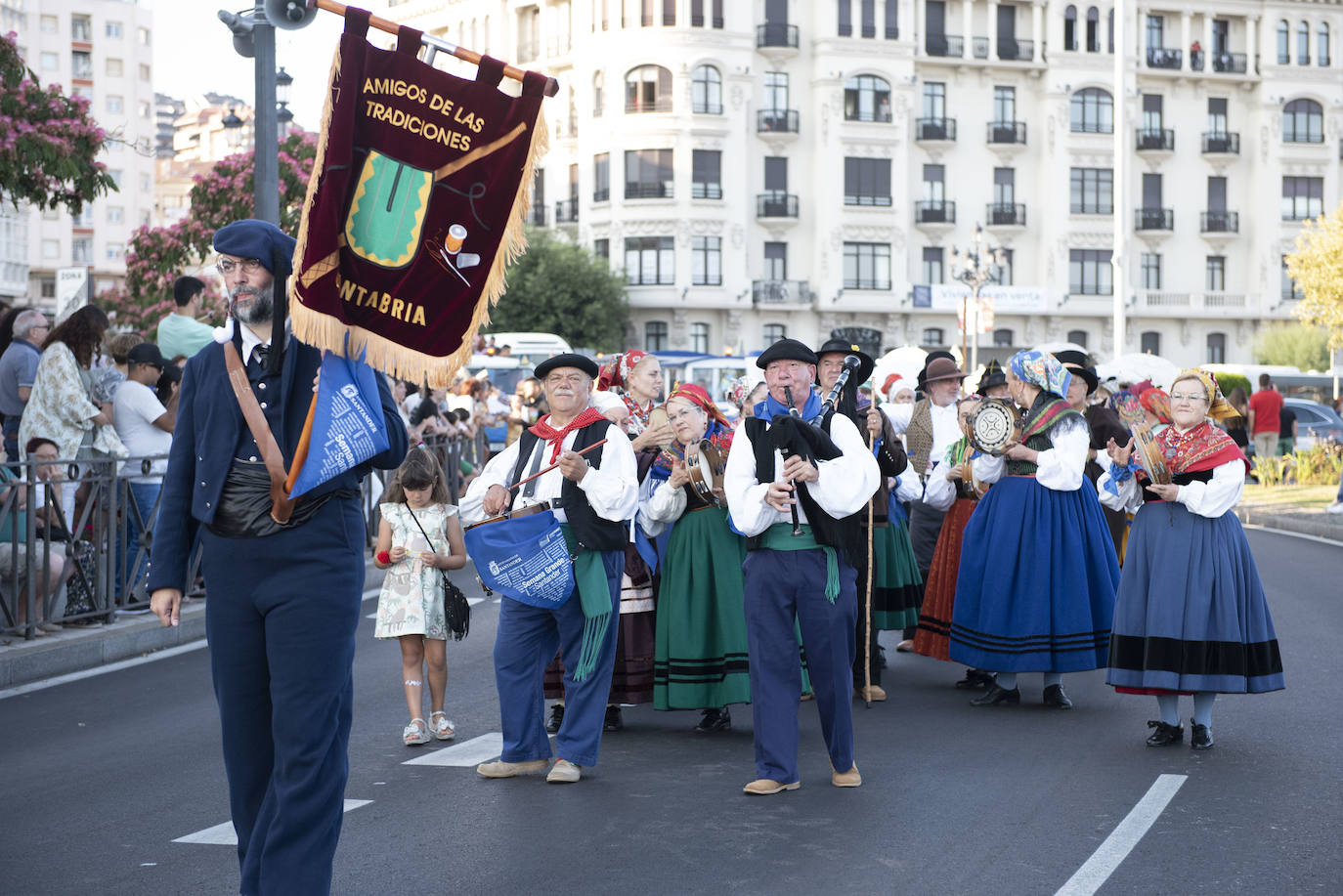 Fotos: Las calles de Santander se llenan de gente en el arranque de las fiestas