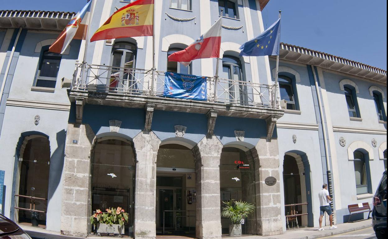 El Astillero reclama a 20 familias que devuelvan una ayuda escolar