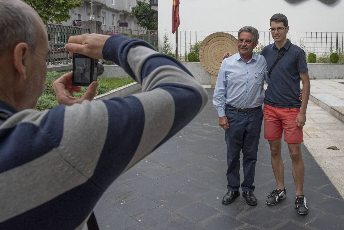 Revilla ha recibido este sábado a cuantas personas han querido acercarse a conocerlo.