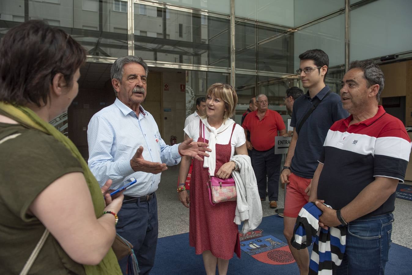 Revilla ha recibido este sábado a cuantas personas han querido acercarse a conocerlo.