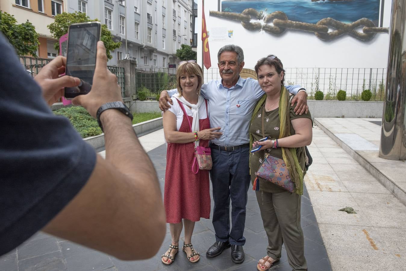 Revilla ha recibido este sábado a cuantas personas han querido acercarse a conocerlo.