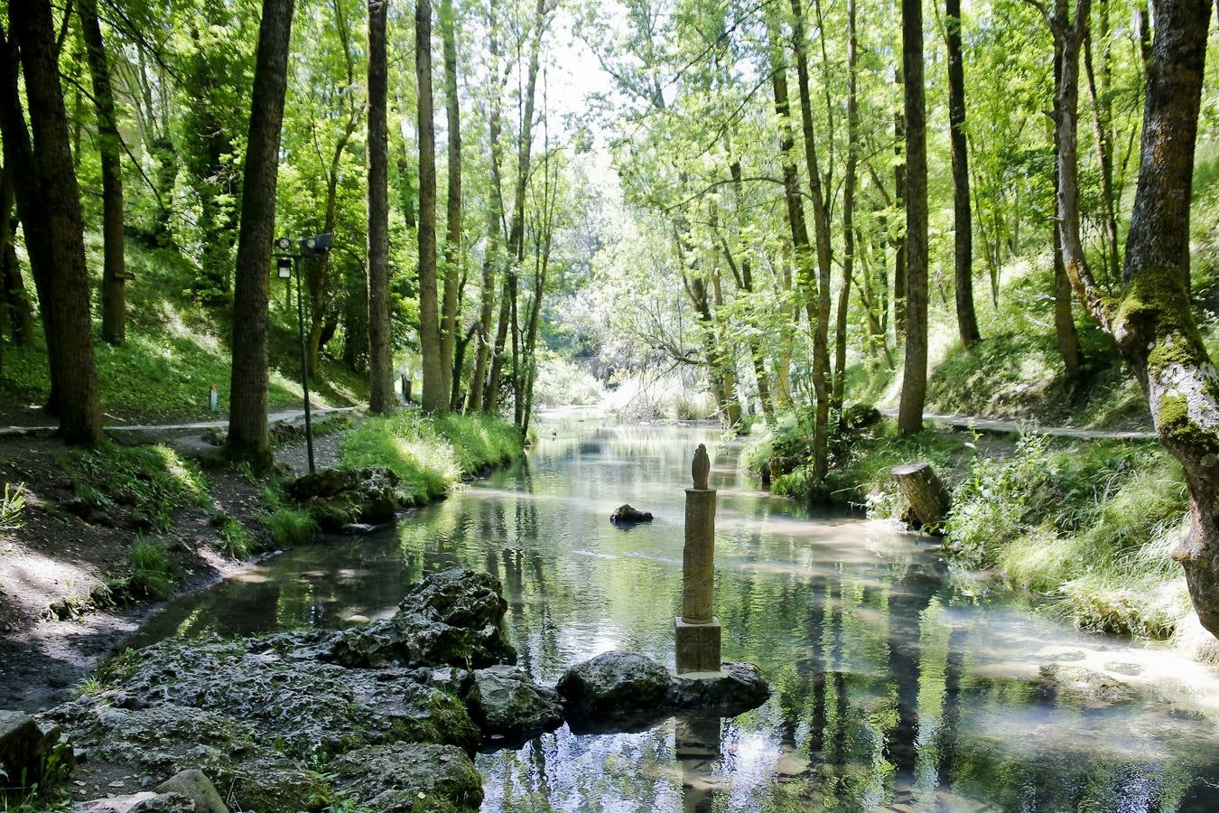 El nacimiento del Ebro en La Fuenta de Fontibre deja una estampa de postal.