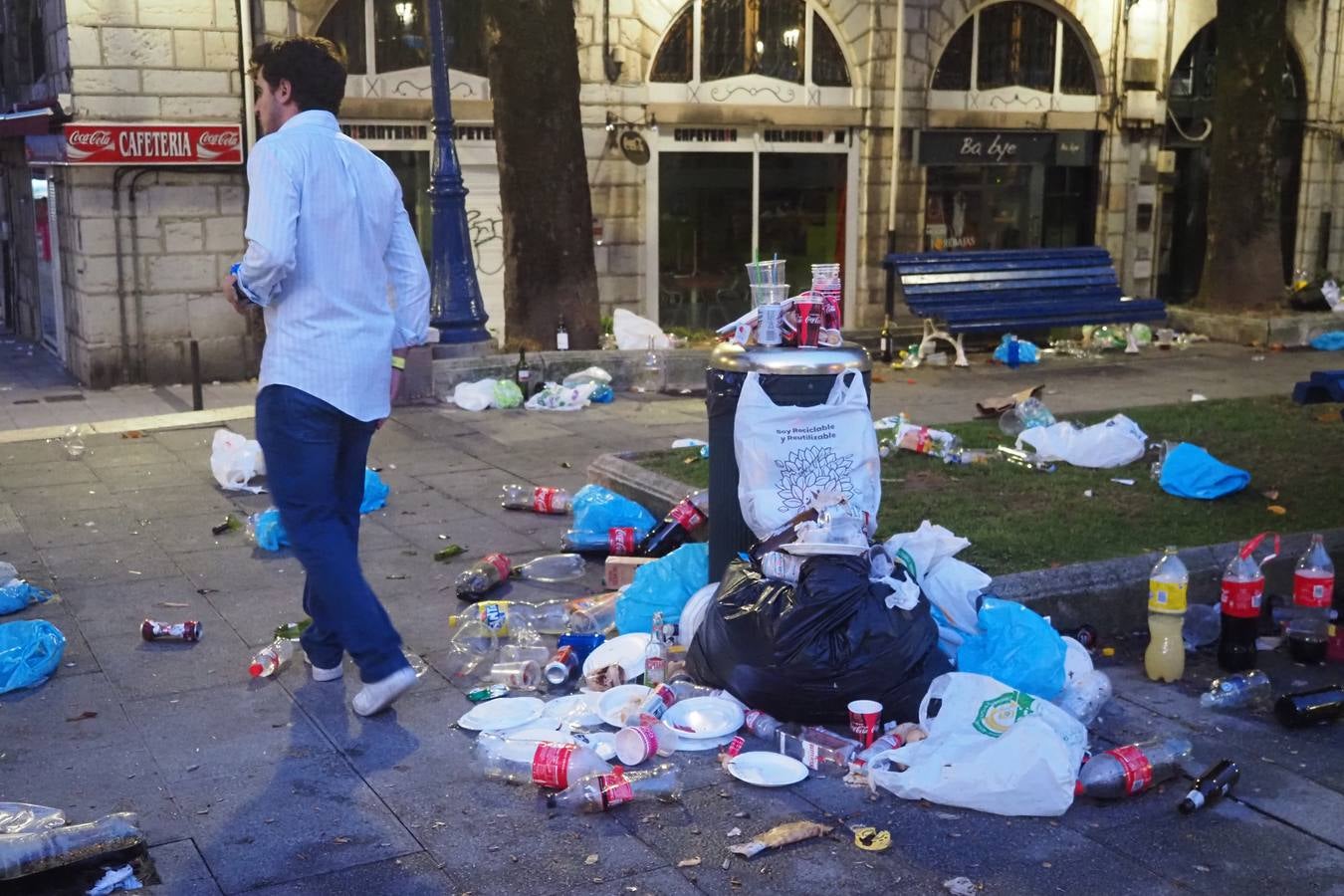 Fotos: Fiesta de día, basura de noche