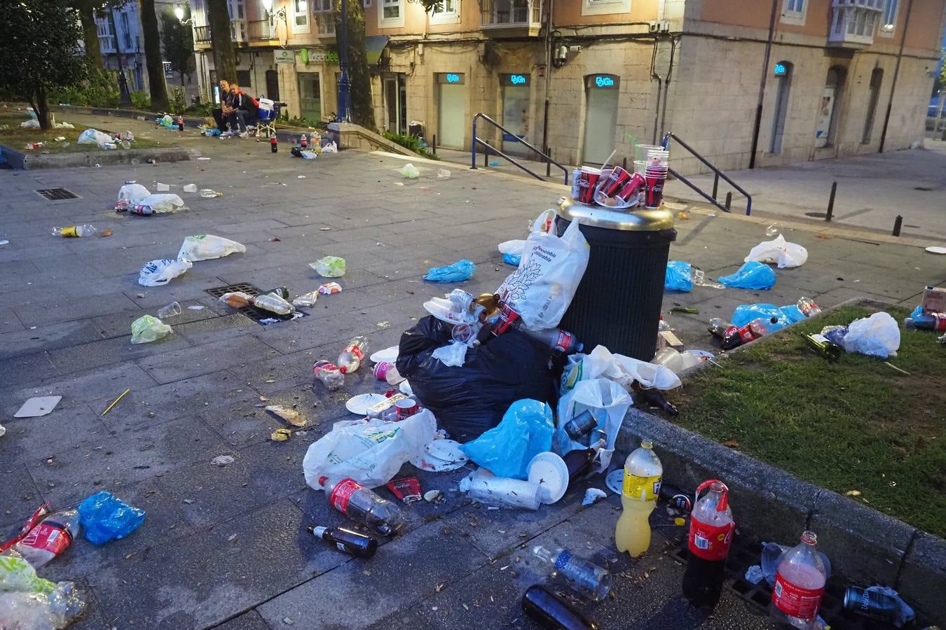 Fotos: Fiesta de día, basura de noche