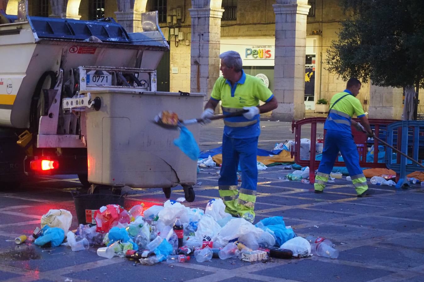 Fotos: Fiesta de día, basura de noche