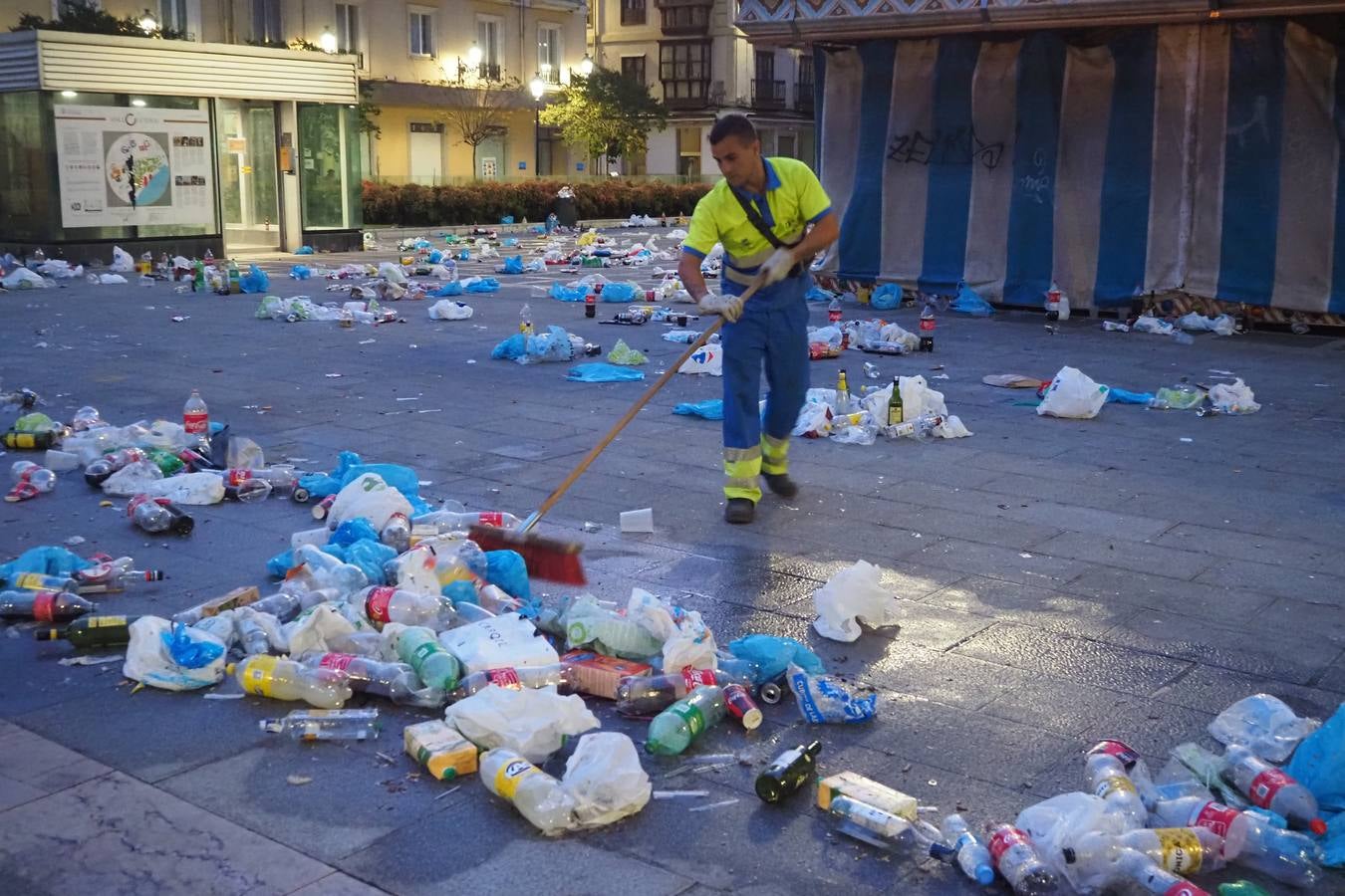 Fotos: Fiesta de día, basura de noche