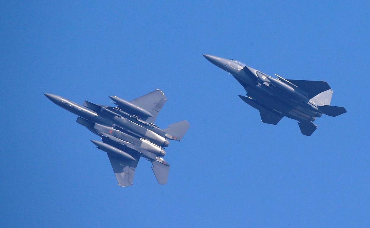 Aviones F-15K de Corea el Sur como los que dispararon contra la aeronave rusa por violar su espacio aéreo.