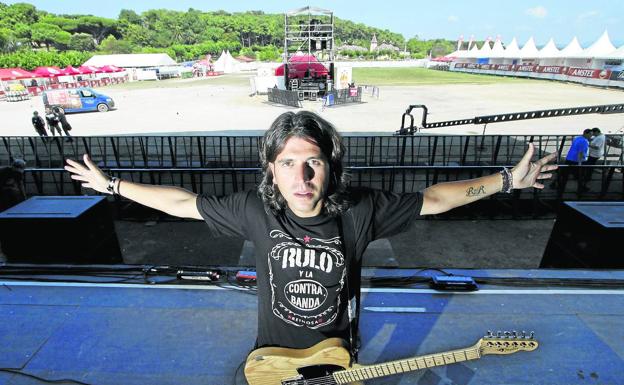 Imagen de archivo de Rulo, en la Campa de La Magdalena, en la prueba de sonido antes de su concierto en 2011 con La Contrabanda. 