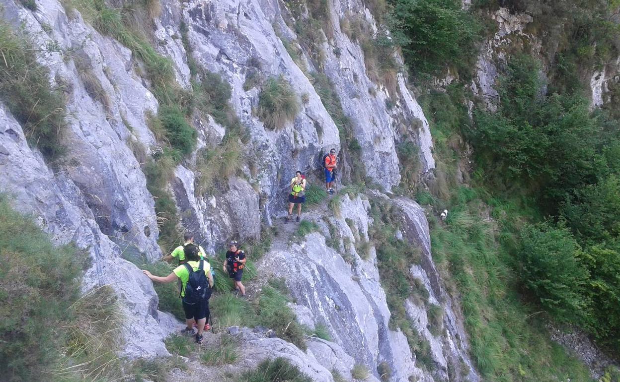 En el transcurso de la ruta hay pasos estrechos al borde un considereble desnievel.