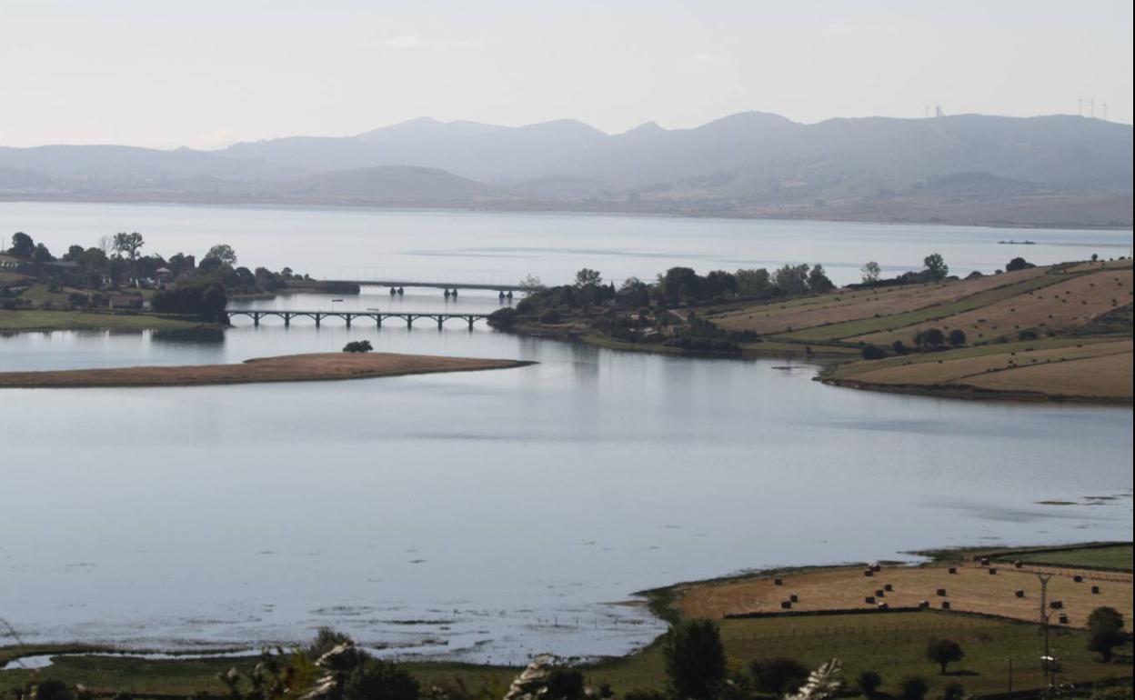 Vista del embalse del Ebro.