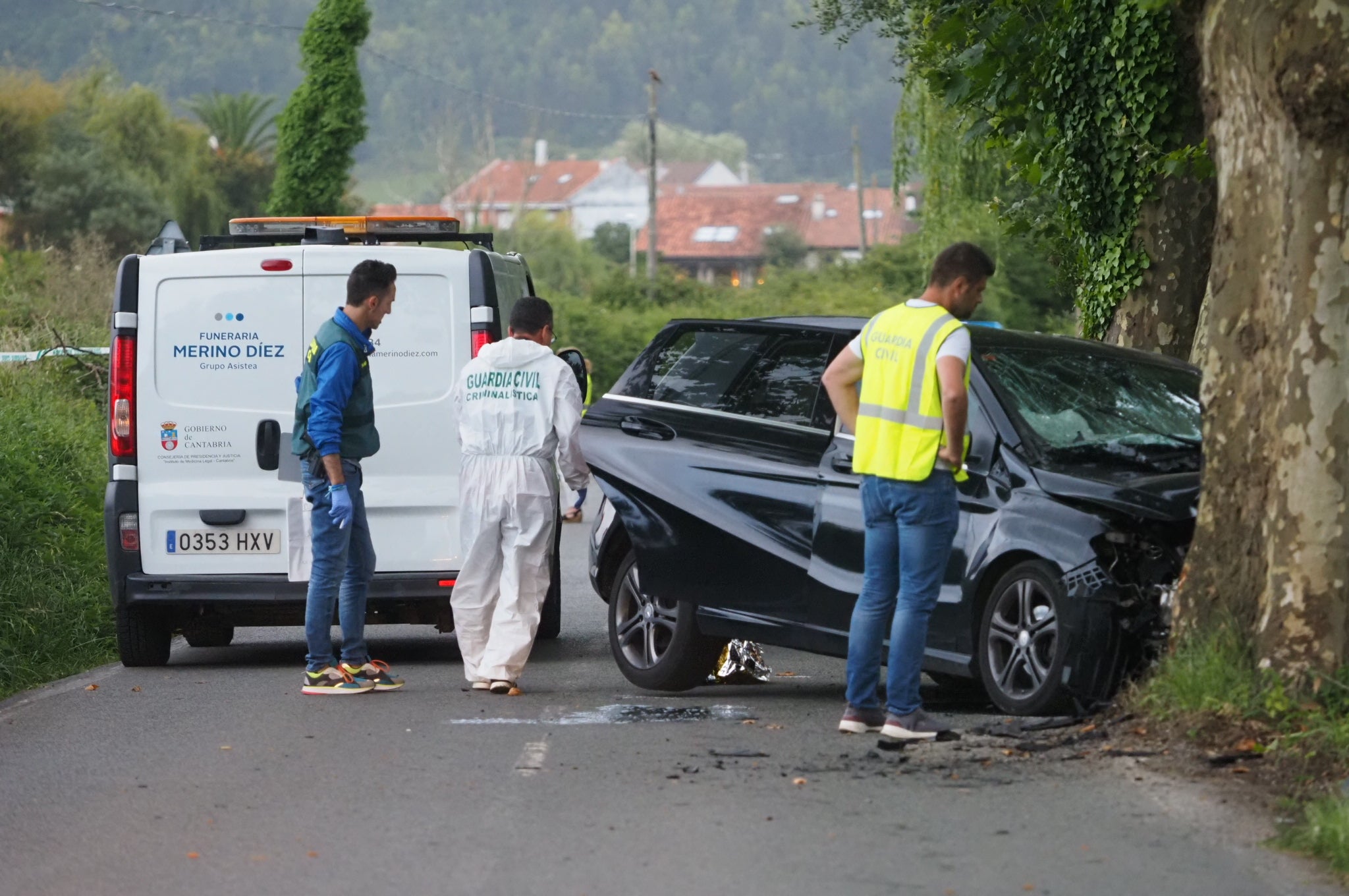 Fotos: Hallan muerta a la mujer del hombre que ha fallecido en el accidente de tráfico de Escalante