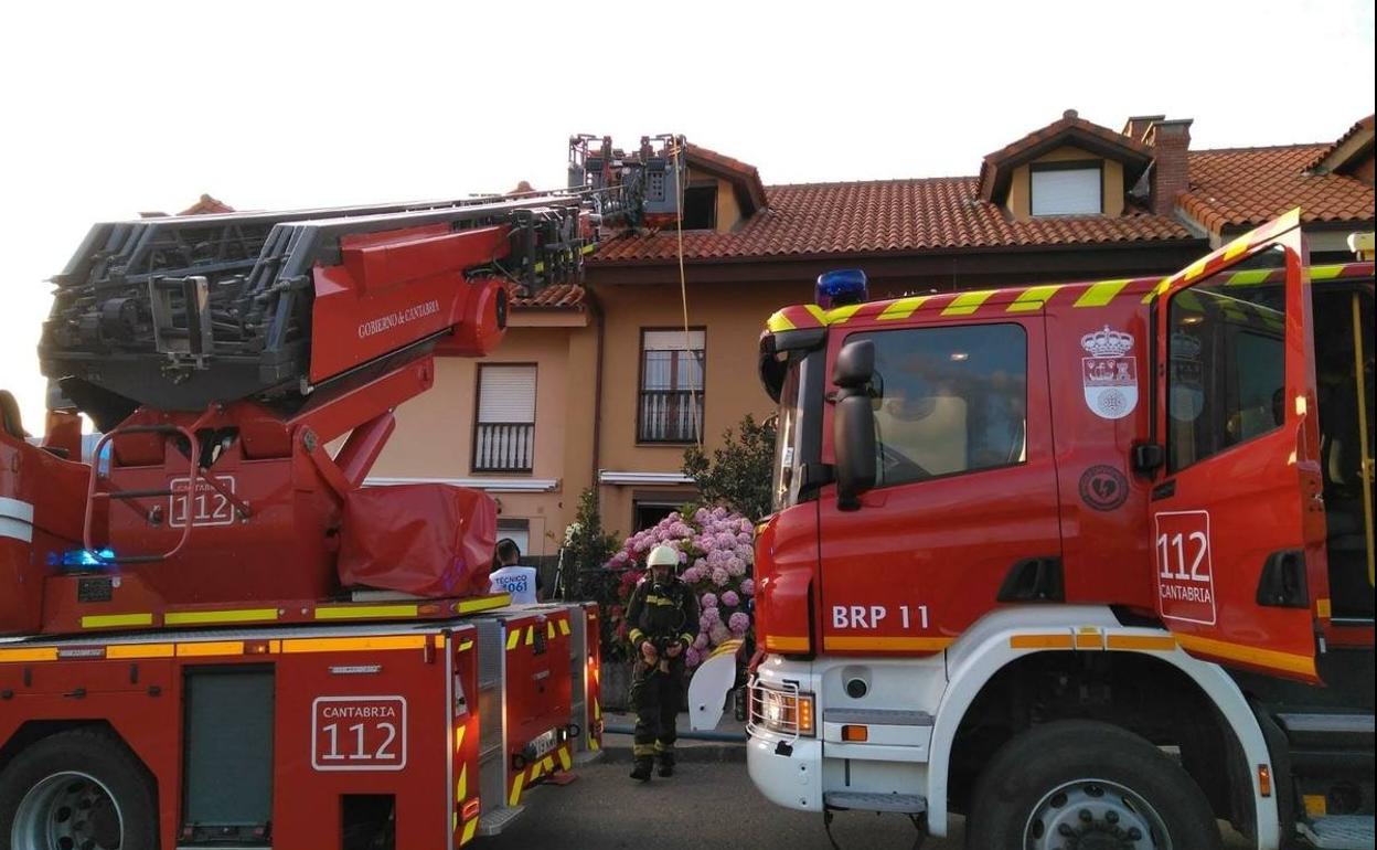 Incendio sin consecuencias graves en un chalet de Comillas