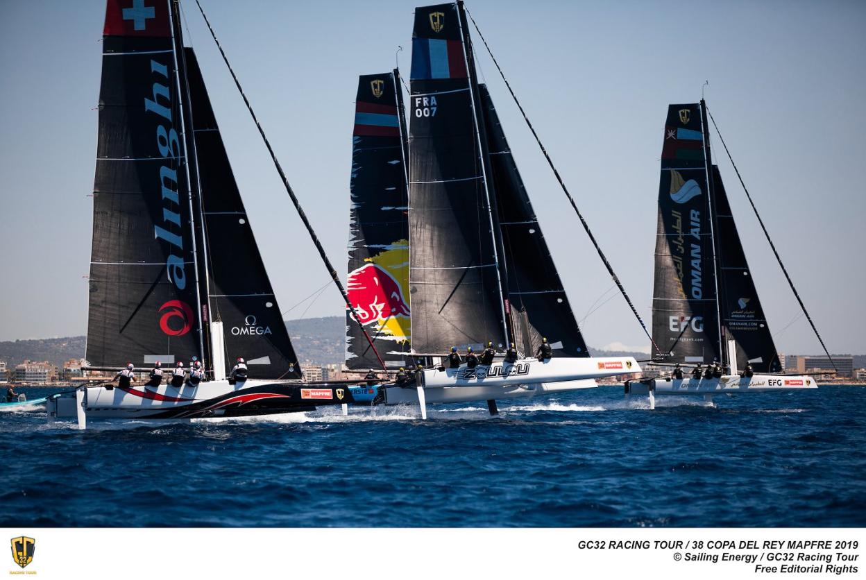 Los catamaranes voladores realizaron un entrenamiento no puntuable ayer. 