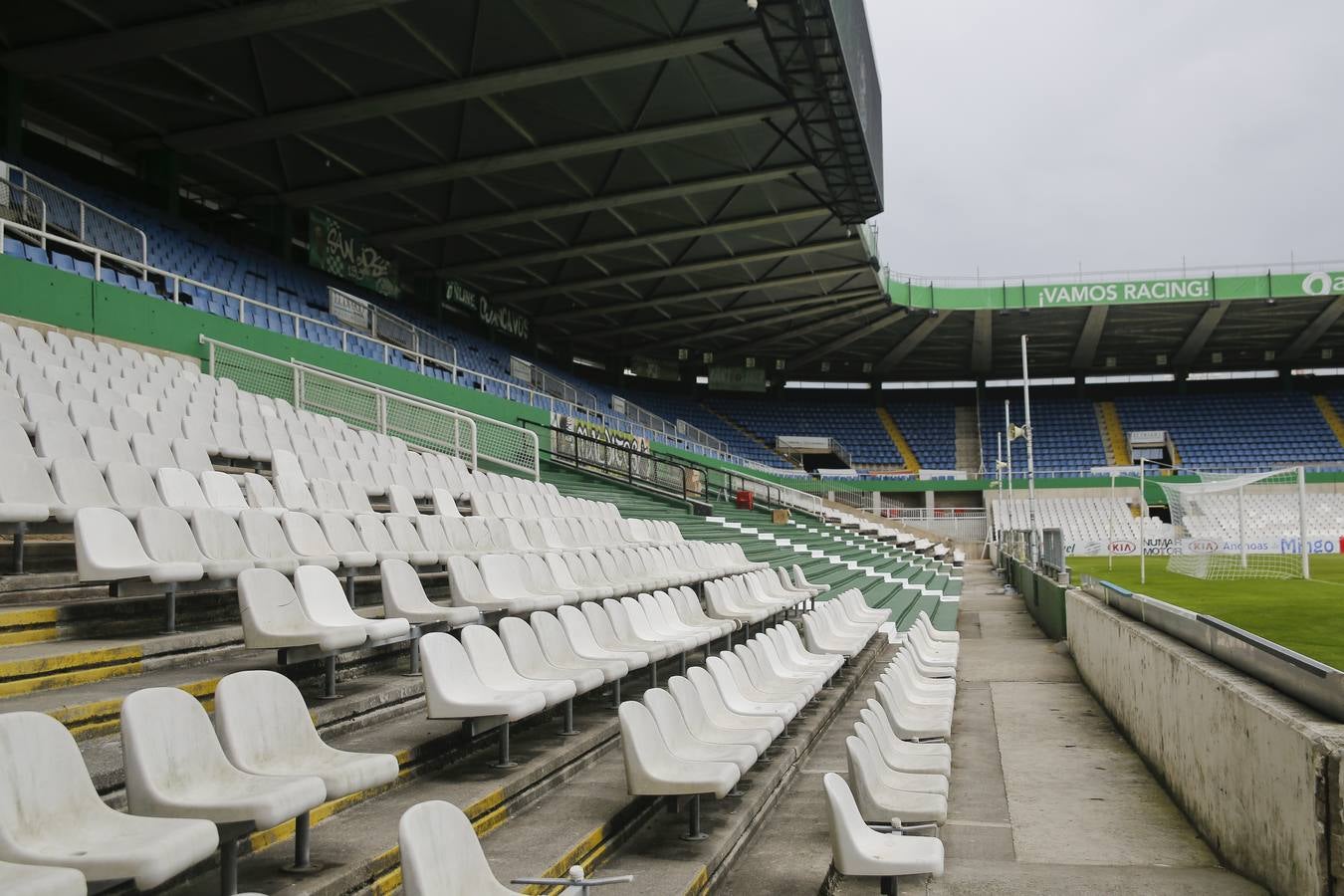 Los trabajos para adecuar el estadio del club cántabro avanzan a buen ritmo.