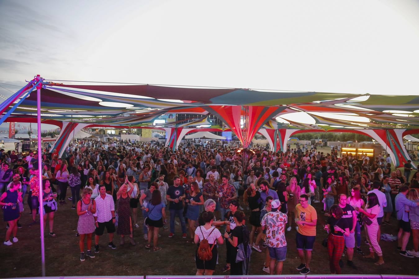 Los DJs han sido los protagonistas de la noche en el festival de la capital cántabra.