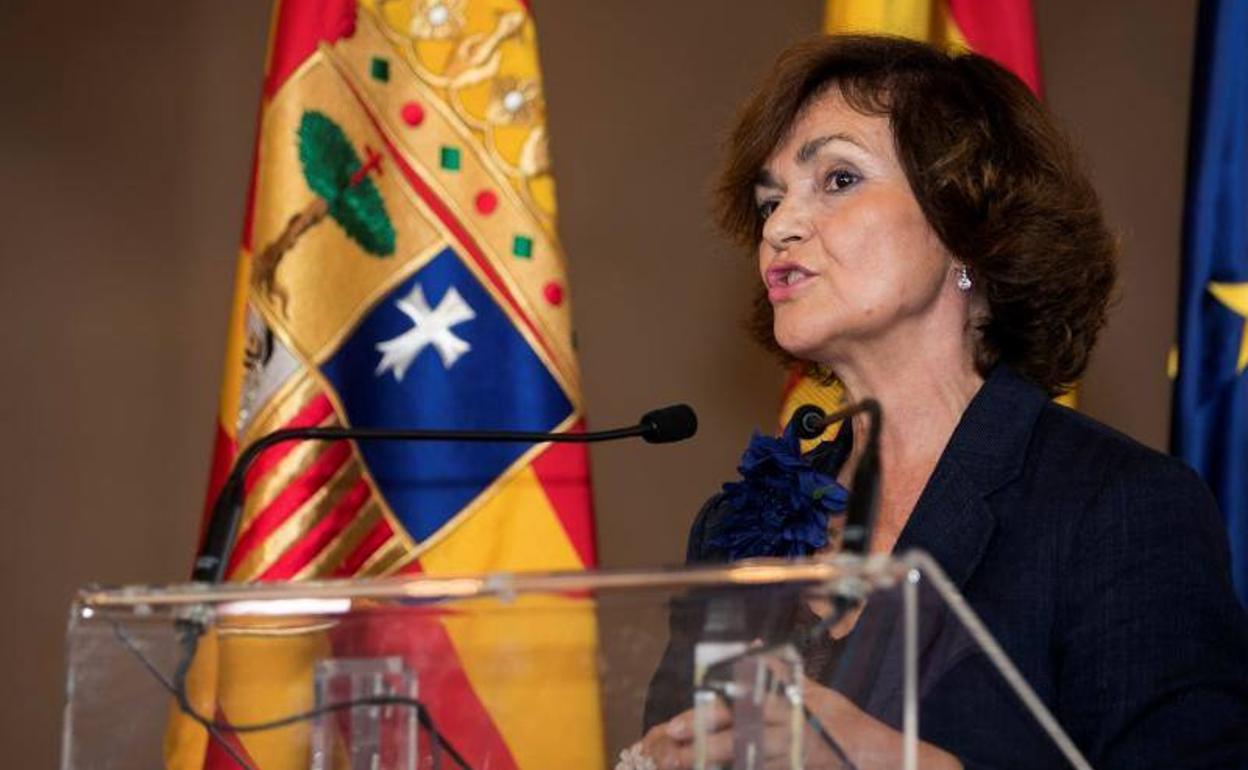 La vicepresidenta del Gobierno en funciones, Carmen Calvo, durante la toma de posesión de Javier Lambán.