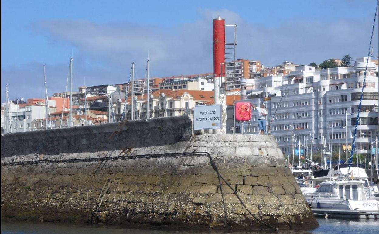 Deba y Concejo Abierto critican a Puerto por autorizar nuevo pantalán flotante en Puertochico para uso del Club Marítimo