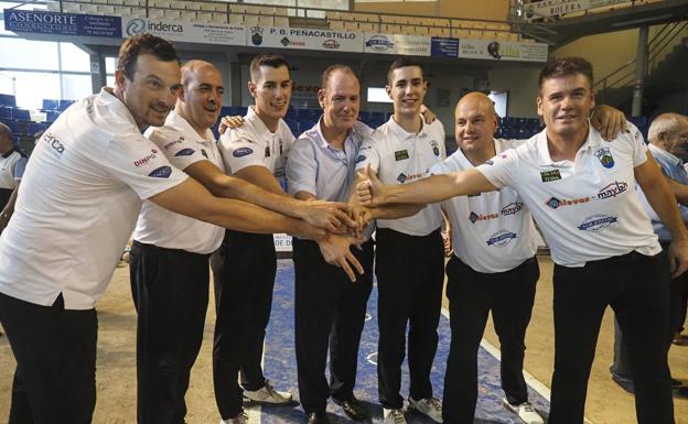  Iturbe, Senén, Víctor, Nel, José Manuel, Salmón y Rubén Haya celebran el título. :: 