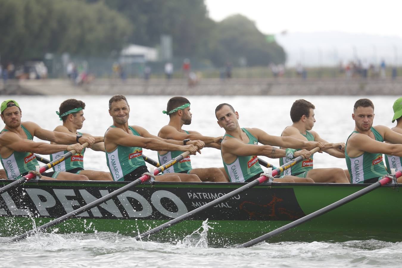 La 'Virgen del Carmen' es la mejor trainera cántabra en Punta de Parayas, al ocupar la quinta plaza en una regata en la que Pedreña fue séptima y Santoña, octava