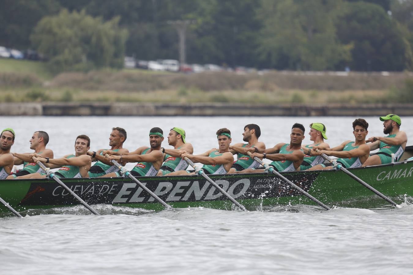 La 'Virgen del Carmen' es la mejor trainera cántabra en Punta de Parayas, al ocupar la quinta plaza en una regata en la que Pedreña fue séptima y Santoña, octava