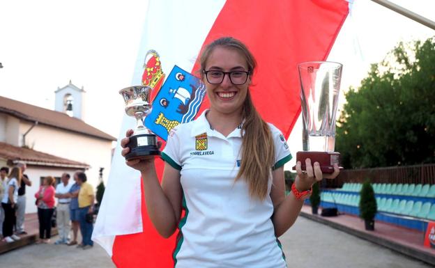 Iris Cagigas doblegó a Naomi Solórzano en la final del Regional que se disputó en Boo de Piélagos. 