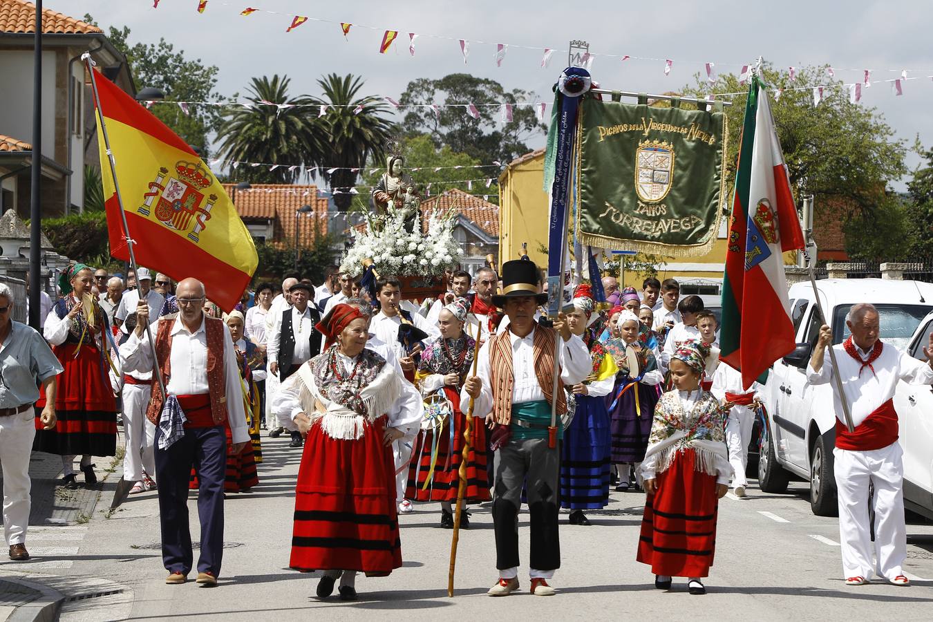 Fotos: Procesión de la Virgen de las Nieves en Tanos