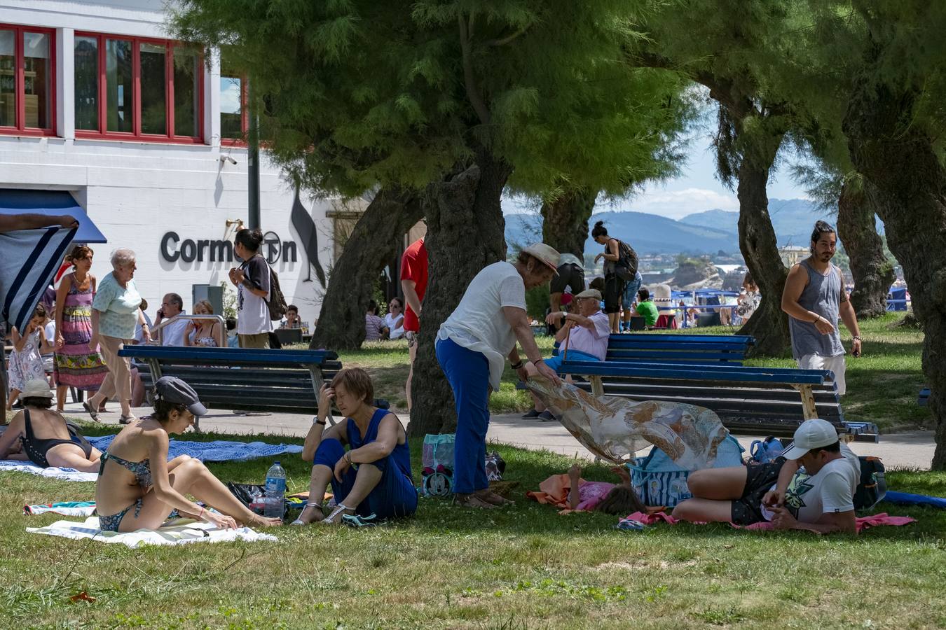 La comunidad ha alcanzado hoy altas temperaturas. Cualquier sombra o soplo de aire se agradece. 