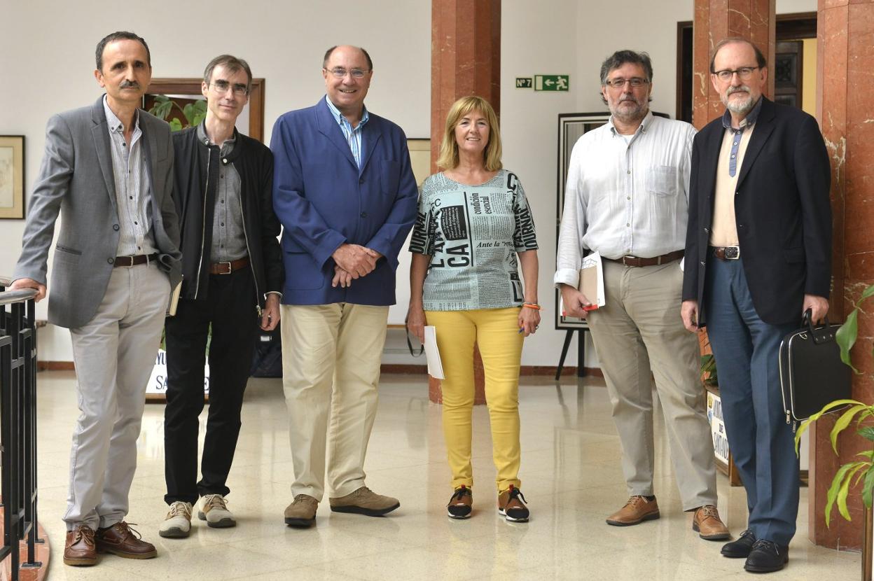 Julio Díaz, Javier Almuzara, Carmelo Guillén, Narís Luis Sanjuán, Rafael Fombellida y Enrique Álvarez. 