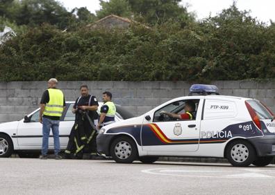 Imagen secundaria 1 - Finalizada la maniobra de detonación de un obús de la Guerra Civil en la A-8, en Sierrapando