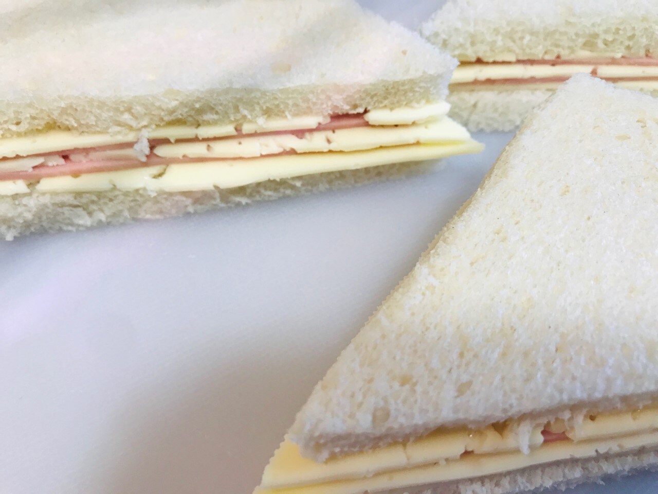 SÁNDWICHES DEL VERANO. 4-Reservar los sándwich de jamón de York y queso. 