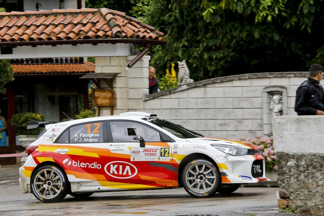 Dani Sordo y Carlos del Barrio se adjudicaron ayer la décimo tercera edición del Rally Cristian López, tercera cita puntuable para el Campeonato de Cantabria de Rallies.