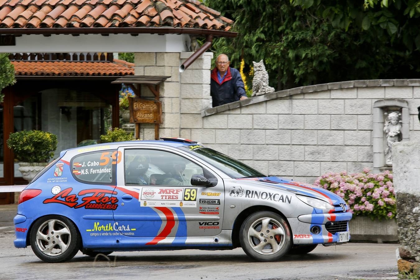 Dani Sordo y Carlos del Barrio se adjudicaron ayer la décimo tercera edición del Rally Cristian López, tercera cita puntuable para el Campeonato de Cantabria de Rallies.