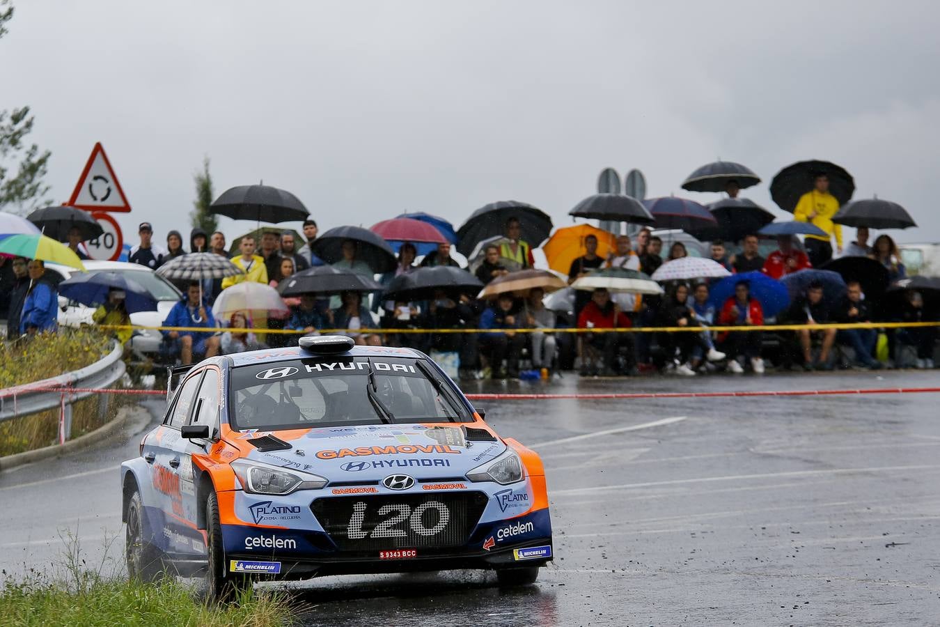 Dani Sordo y Carlos del Barrio se adjudicaron ayer la décimo tercera edición del Rally Cristian López, tercera cita puntuable para el Campeonato de Cantabria de Rallies.