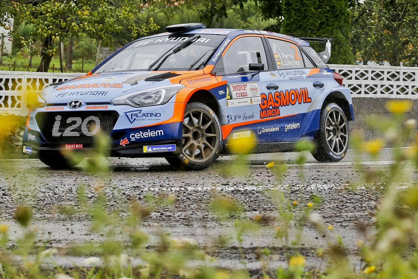 Dani Sordo y Carlos del Barrio se adjudicaron ayer la décimo tercera edición del Rally Cristian López, tercera cita puntuable para el Campeonato de Cantabria de Rallies.