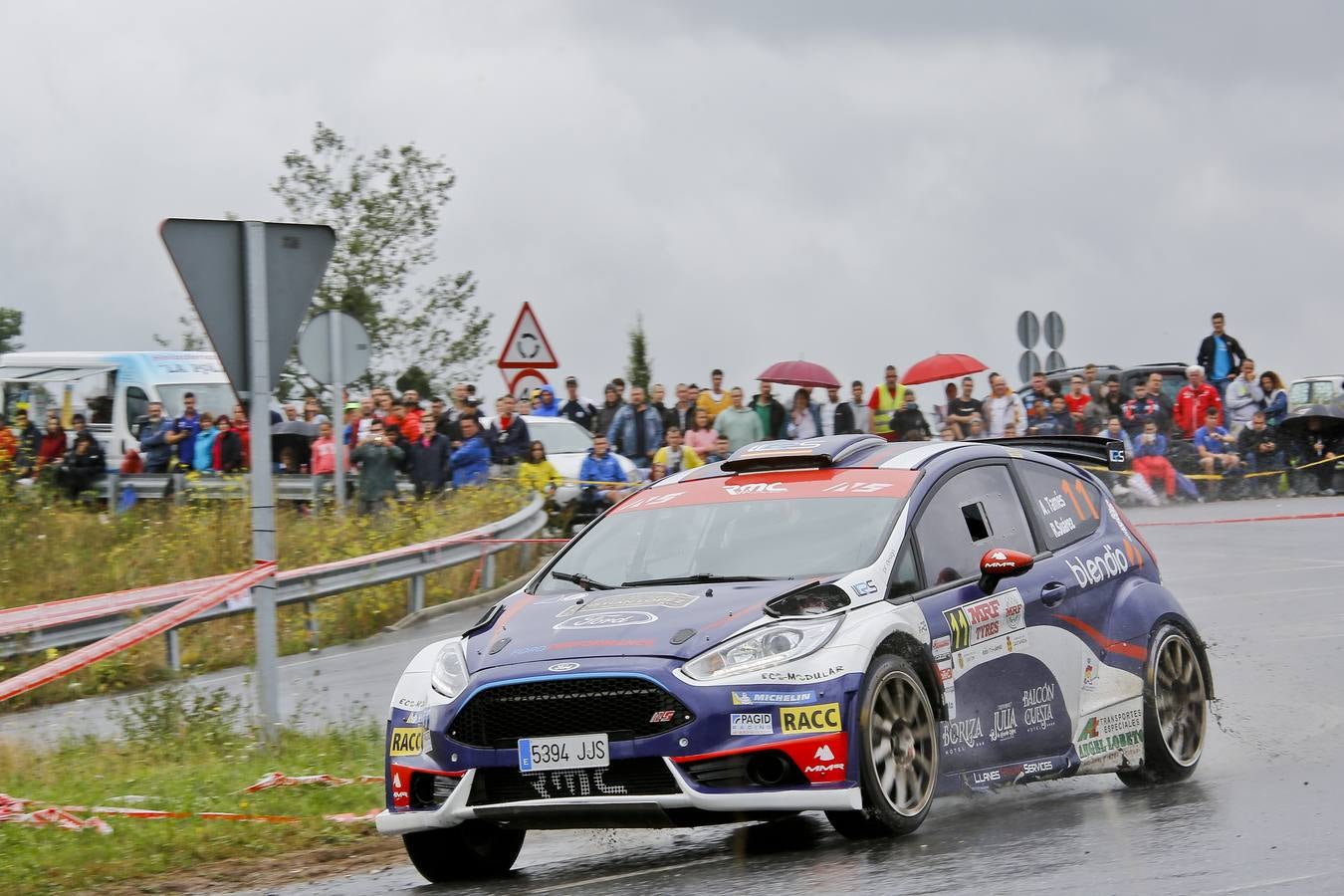 Dani Sordo y Carlos del Barrio se adjudicaron ayer la décimo tercera edición del Rally Cristian López, tercera cita puntuable para el Campeonato de Cantabria de Rallies.