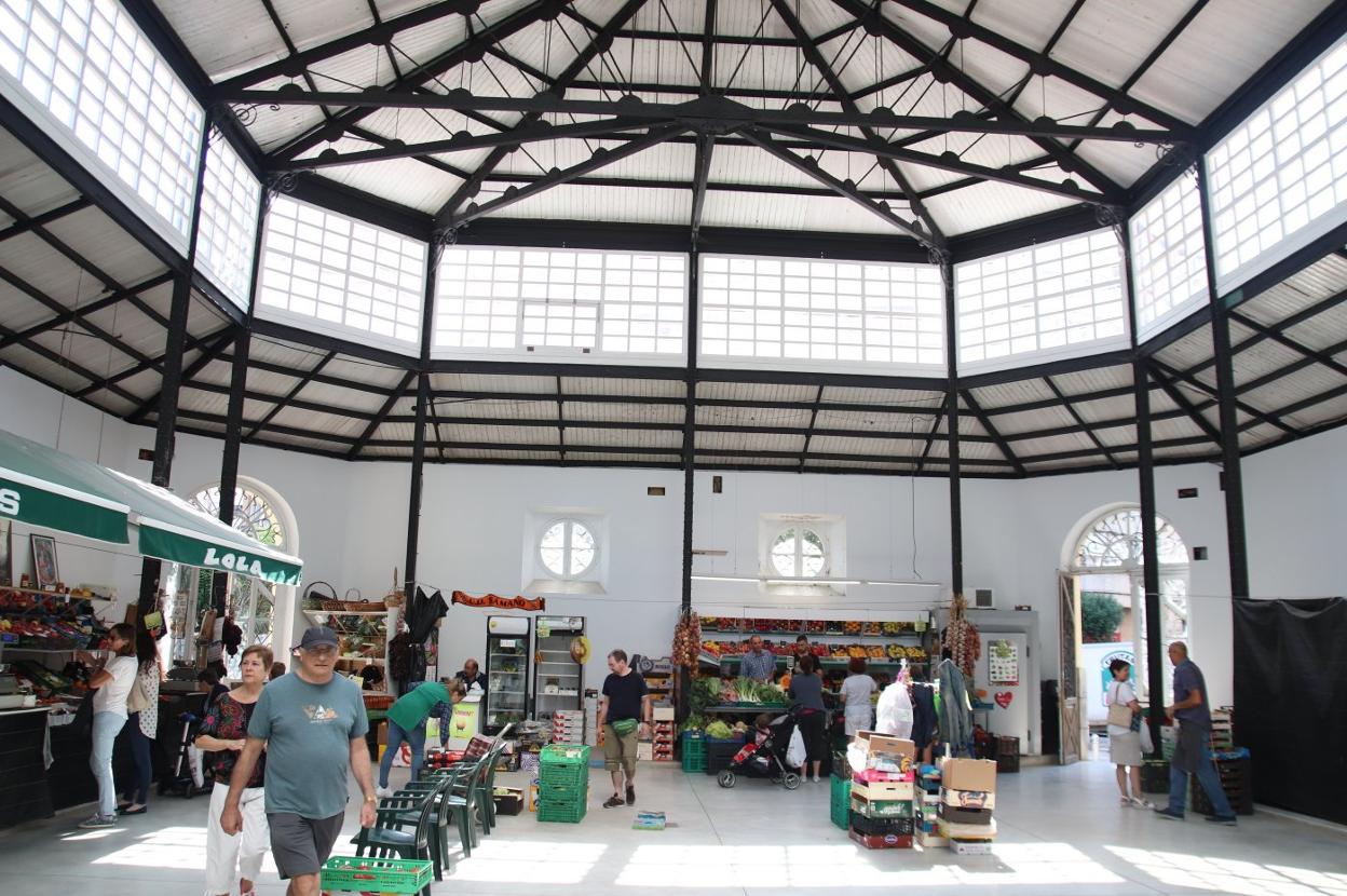 Estado que presentaba ayer el Mercado de Abastos de Castro Urdiales. 