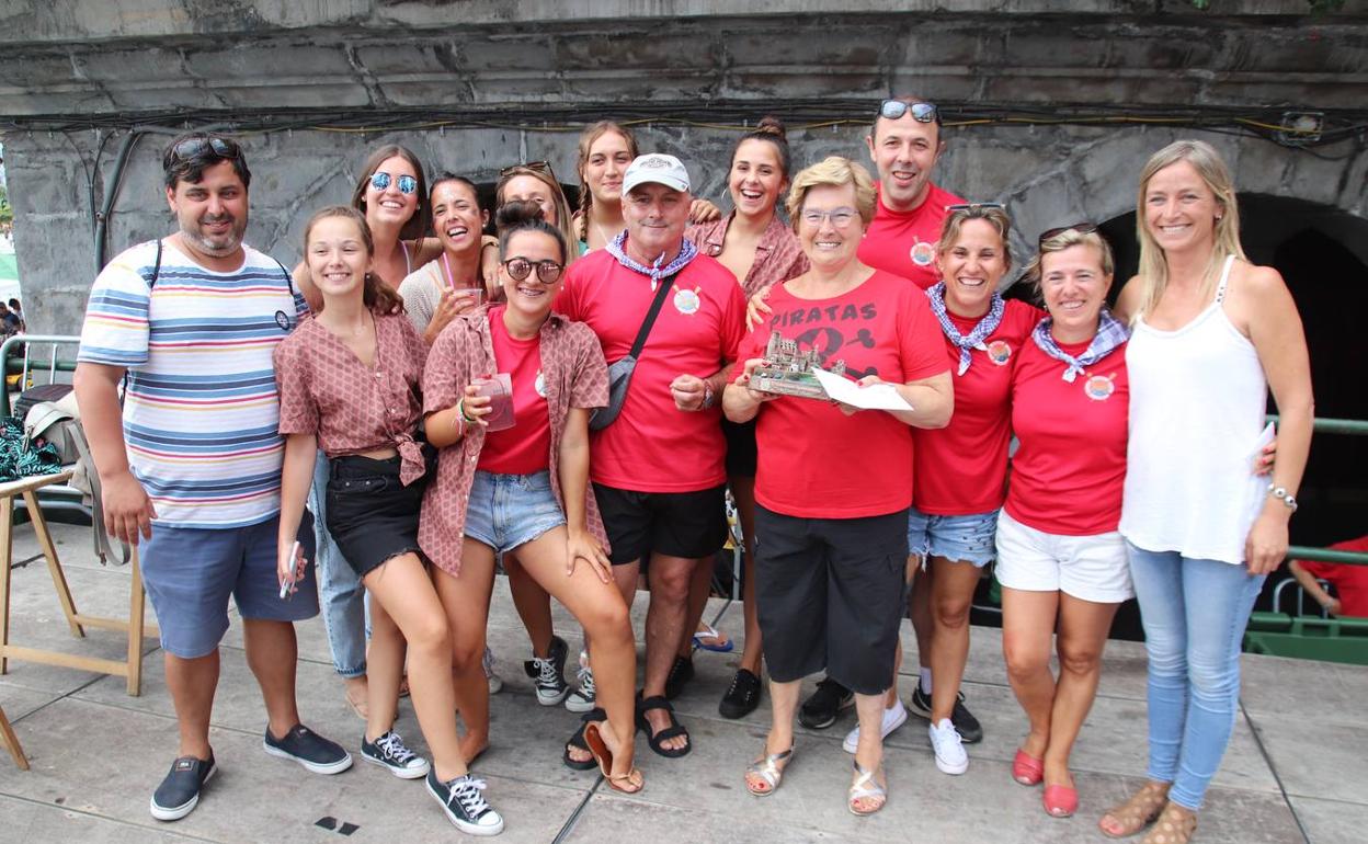 Peña Los Piratas, ganadora del concurso de marmita.