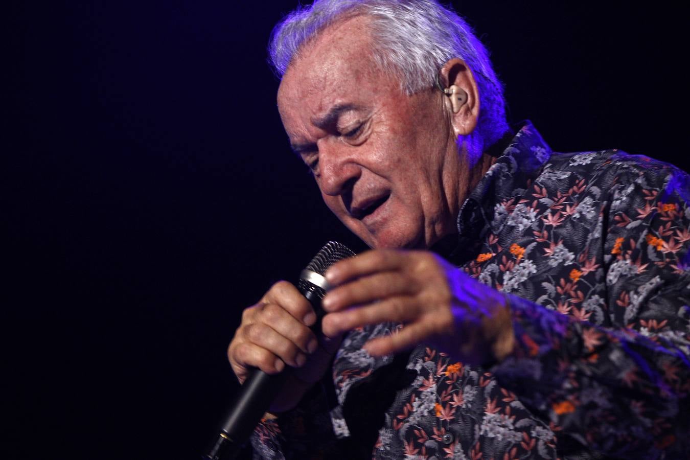 Víctor Manuel, durante la actuación del jueves en Torrelavega.