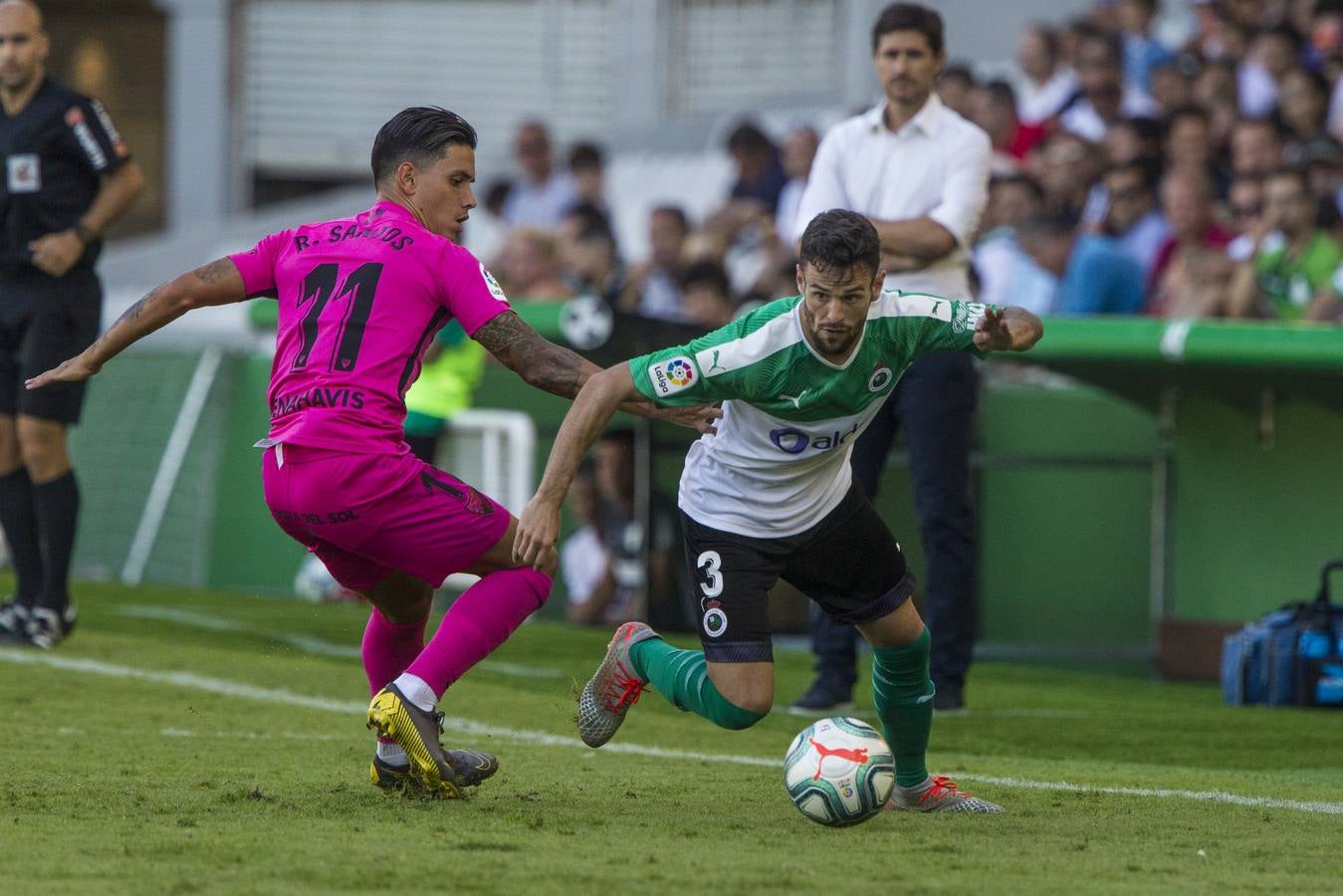 El Racing no ejecuta a un Málaga moribundo y cae derrotado con un gol en el minuto 84 