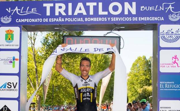 Aguayo, feliz en la meta de Los Corrales.