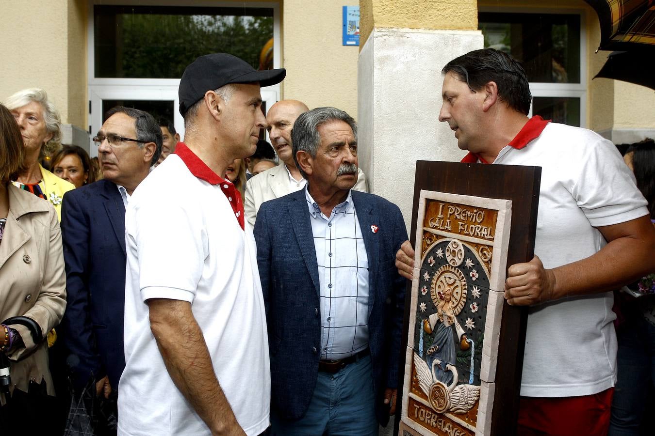 La carroza 'F2 Cíber', de Francis 2, ha ganado el concurso de la Gala Floral de Torrelavega, el emblemátio certamen que sirve como colofón a las fiestas de la Virgen Grande y que por primera vez en la historia no ha tenido desfile.