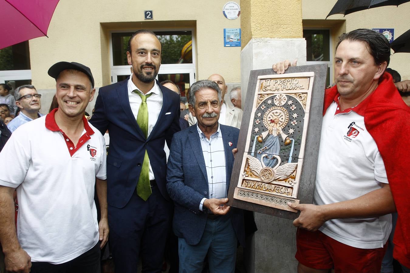 La carroza 'F2 Cíber', de Francis 2, ha ganado el concurso de la Gala Floral de Torrelavega, el emblemátio certamen que sirve como colofón a las fiestas de la Virgen Grande y que por primera vez en la historia no ha tenido desfile.