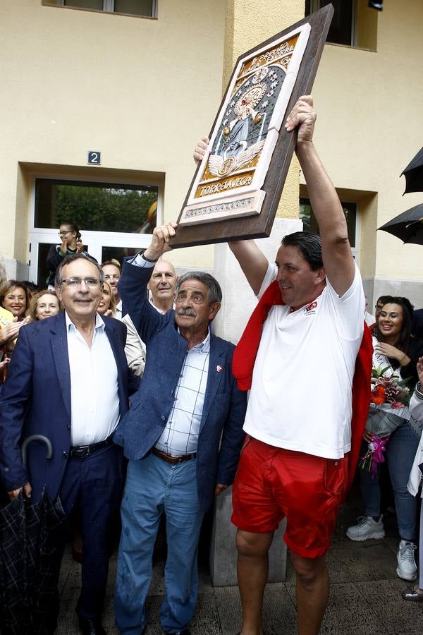 La carroza 'F2 Cíber', de Francis 2, ha ganado el concurso de la Gala Floral de Torrelavega, el emblemátio certamen que sirve como colofón a las fiestas de la Virgen Grande y que por primera vez en la historia no ha tenido desfile.