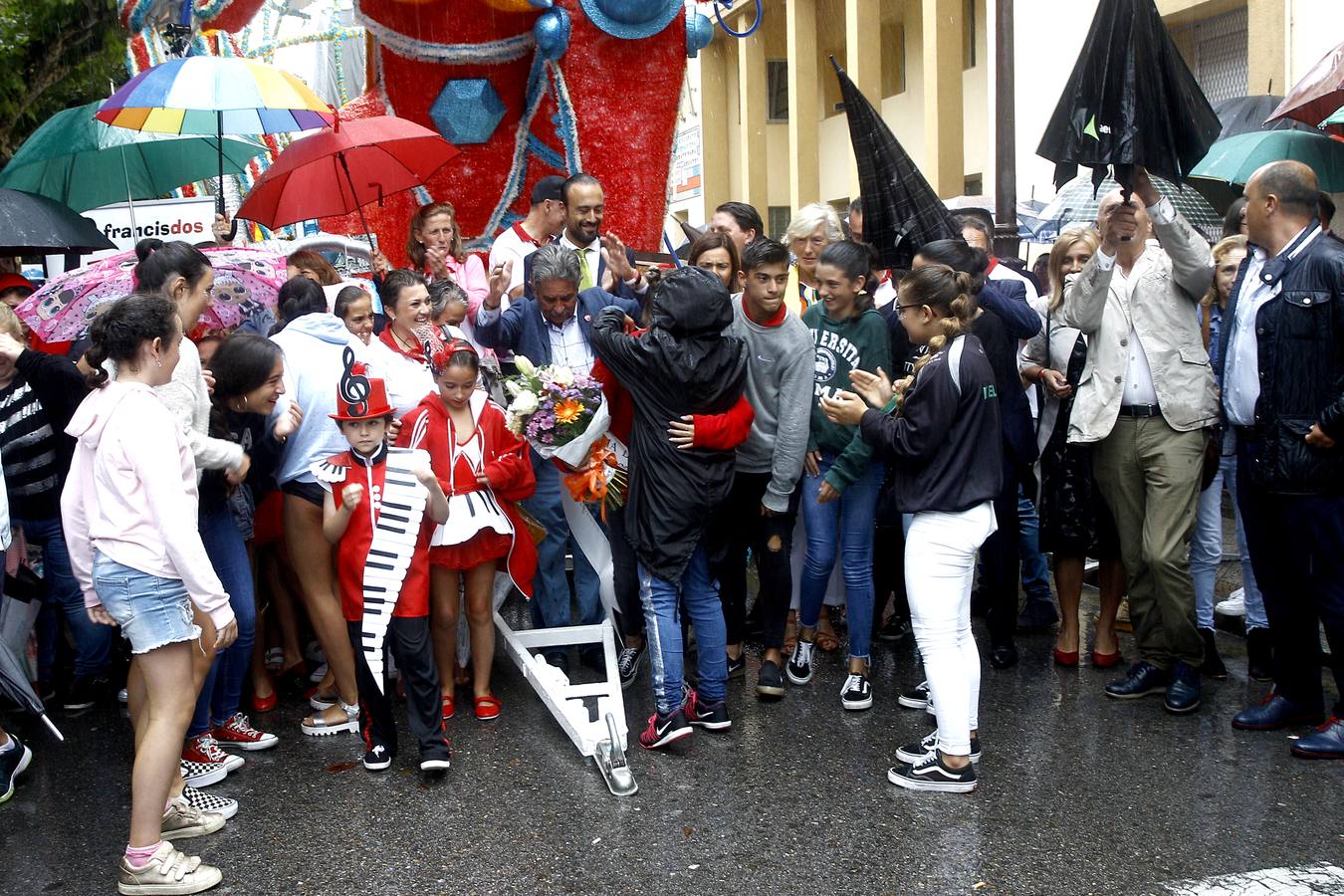 La carroza 'F2 Cíber', de Francis 2, ha ganado el concurso de la Gala Floral de Torrelavega, el emblemátio certamen que sirve como colofón a las fiestas de la Virgen Grande y que por primera vez en la historia no ha tenido desfile.