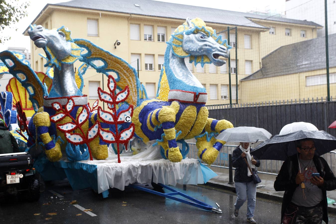 La carroza 'F2 Cíber', de Francis 2, ha ganado el concurso de la Gala Floral de Torrelavega, el emblemátio certamen que sirve como colofón a las fiestas de la Virgen Grande y que por primera vez en la historia no ha tenido desfile.