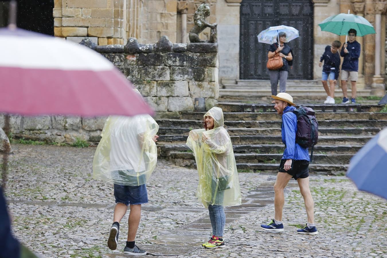 Santillana nunca falla. Los visitantes y turistas acuden a visitarla en los días mas desapacibles del verano en Cantabria