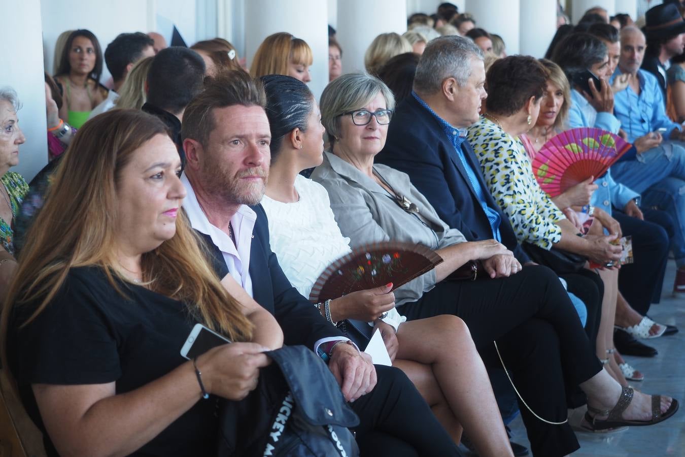 La firma Silvia Fernández protagonizó el ya clásico desfile del verano con lleno de público