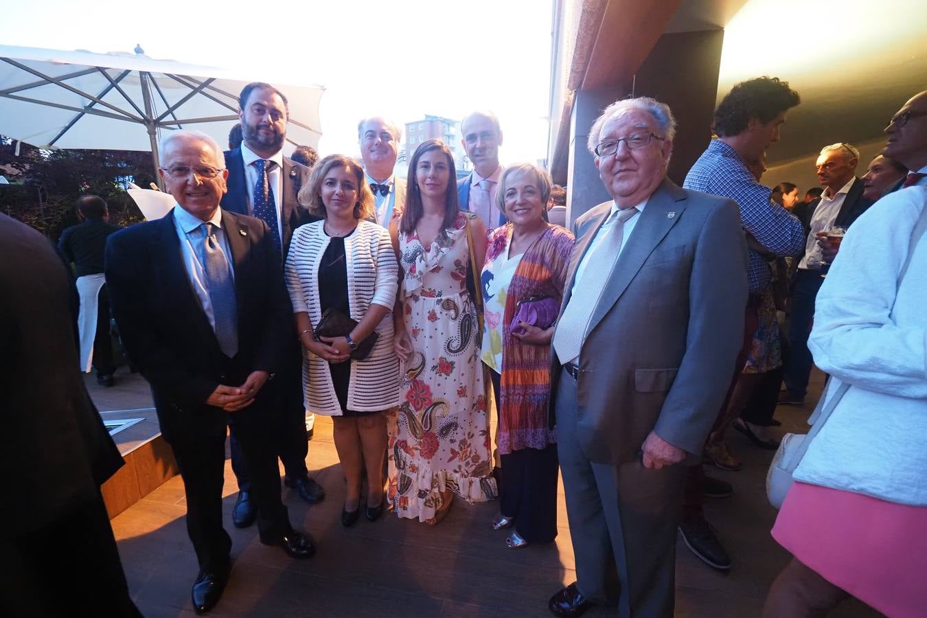 La alcaldesa de Santander, Gema Igual, la expresidenta del Parlamento de Cantabria, Lola Gorostiaga, y la regatista santanderina Berta Betanzos, han sido galardonadas este martes con el Emboque de Oro 2019, el máximo reconocimiento que la Casa de Cantabria en Madrid otorga a las personalidades cántabras.