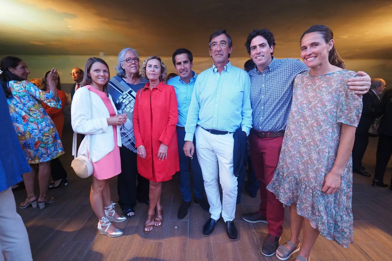 La alcaldesa de Santander, Gema Igual, la expresidenta del Parlamento de Cantabria, Lola Gorostiaga, y la regatista santanderina Berta Betanzos, han sido galardonadas este martes con el Emboque de Oro 2019, el máximo reconocimiento que la Casa de Cantabria en Madrid otorga a las personalidades cántabras.