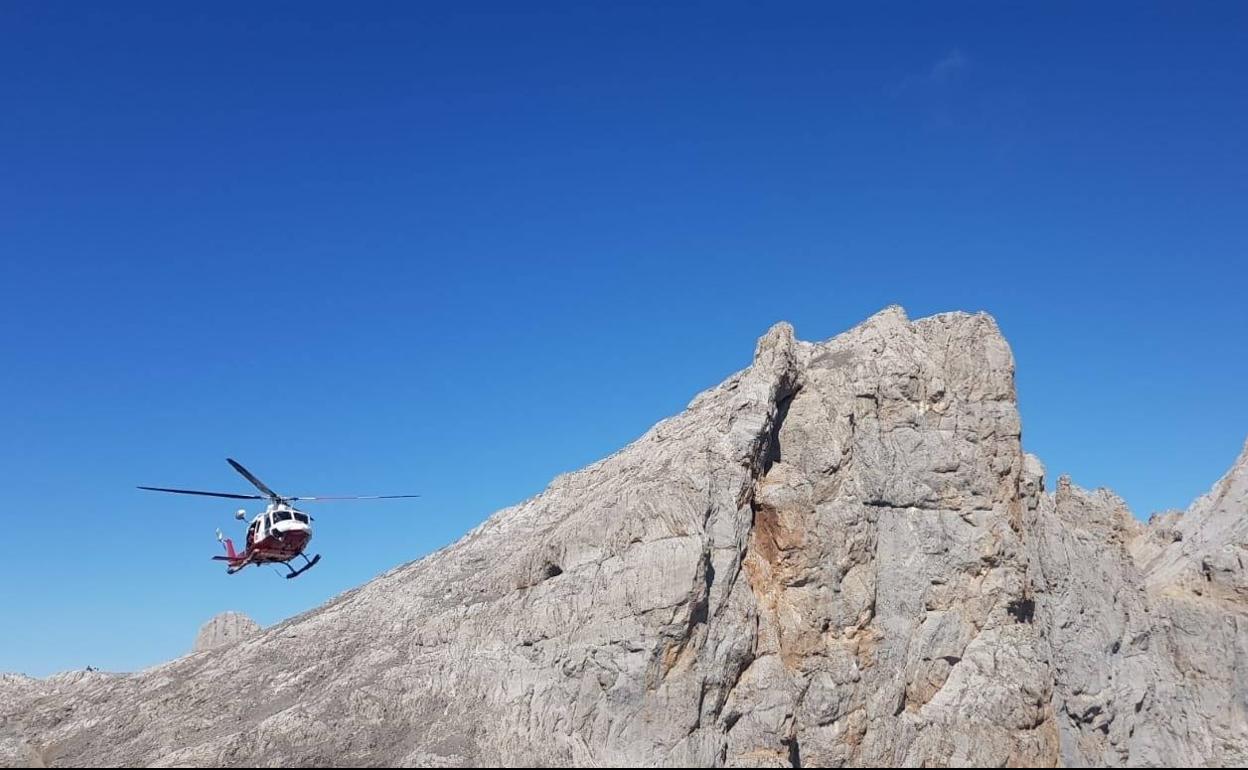 Evacuada en helicóptero una montañera que se cayó de cabeza cerca de Cabaña Verónica